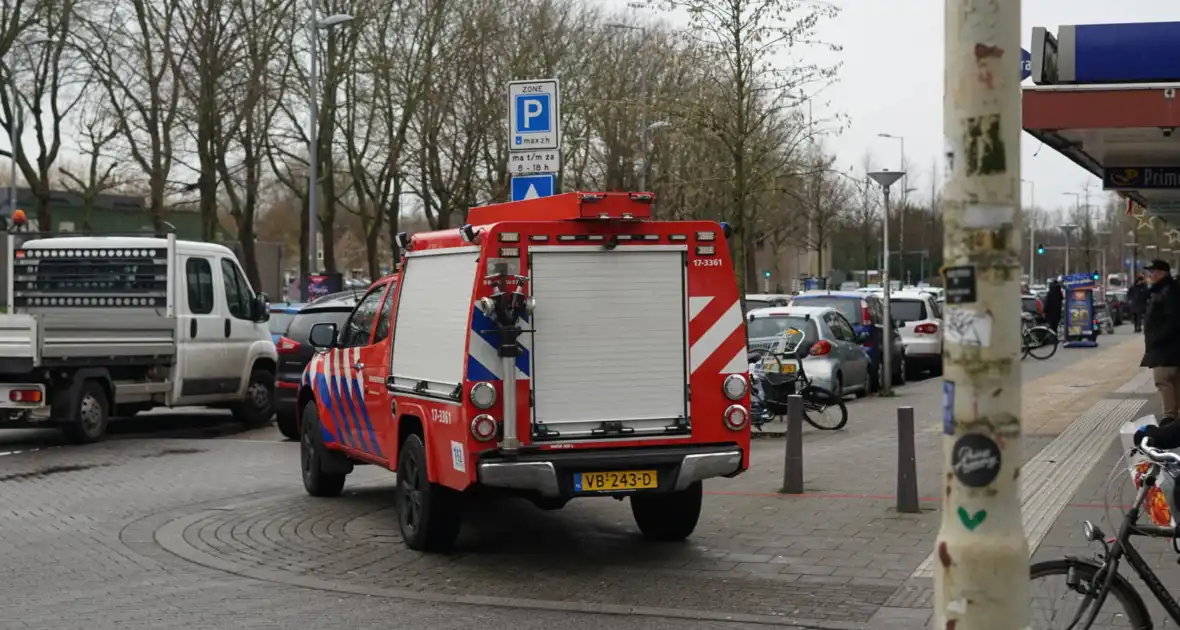 Hoofdwaterleiding gesprongen winkel dreigt onder te lopen - Foto 3