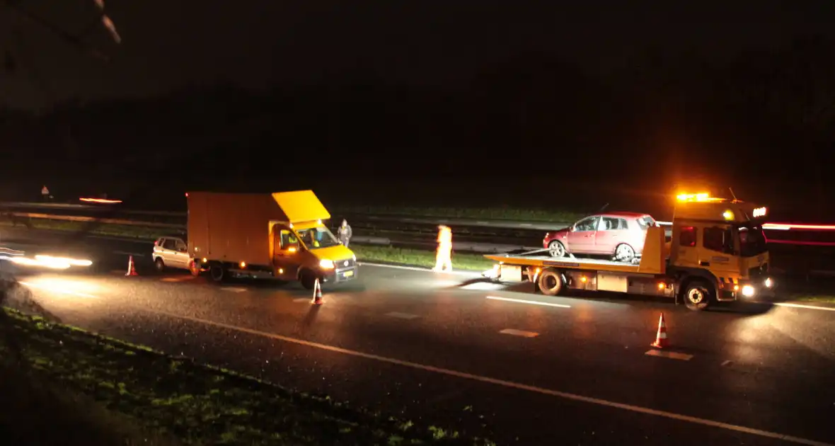 Snelweg afgesloten na kop-staartbotsing - Foto 1