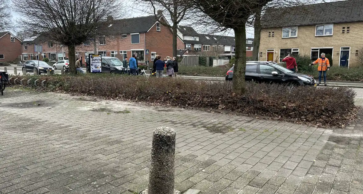 Fietser zwaargewond bij botsing met bestelbus - Foto 1