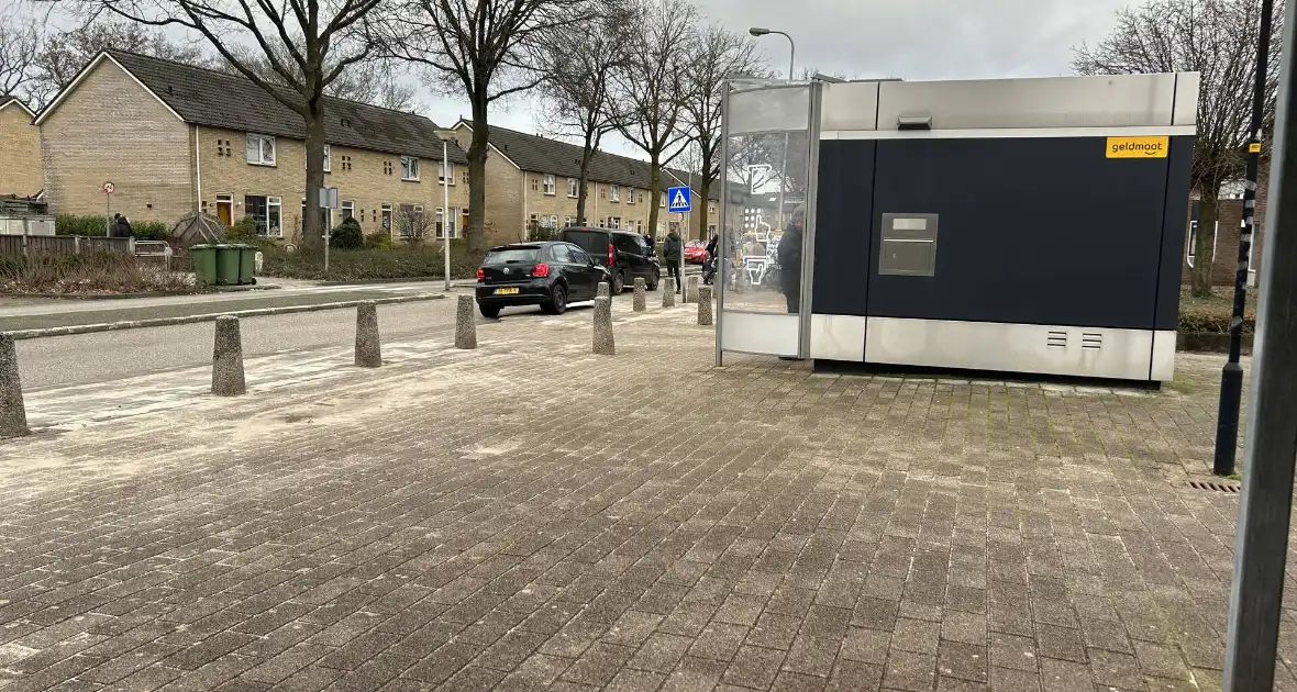 Fietser zwaargewond bij botsing met bestelbus - Foto 2