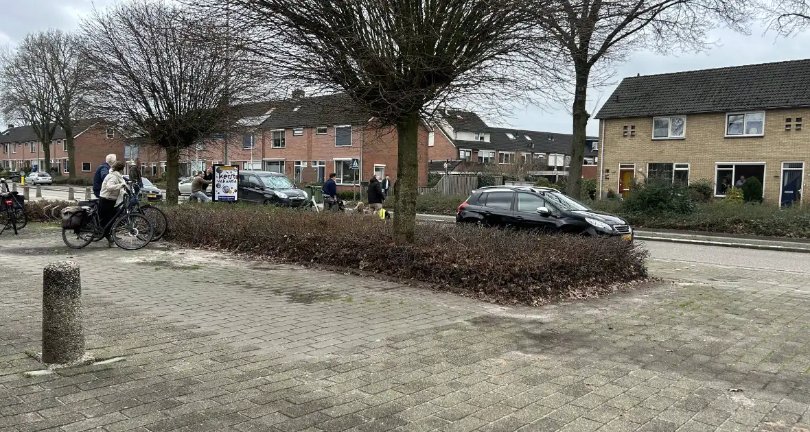 Fietser zwaargewond bij botsing met bestelbus - Foto 3