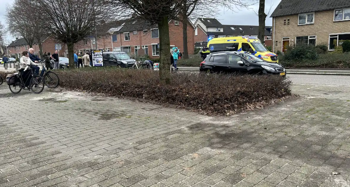 Fietser zwaargewond bij botsing met bestelbus - Foto 4