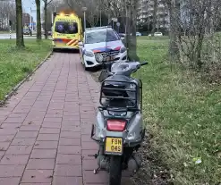 Scooterrijder onderuit na uitwijkmanoeuvre