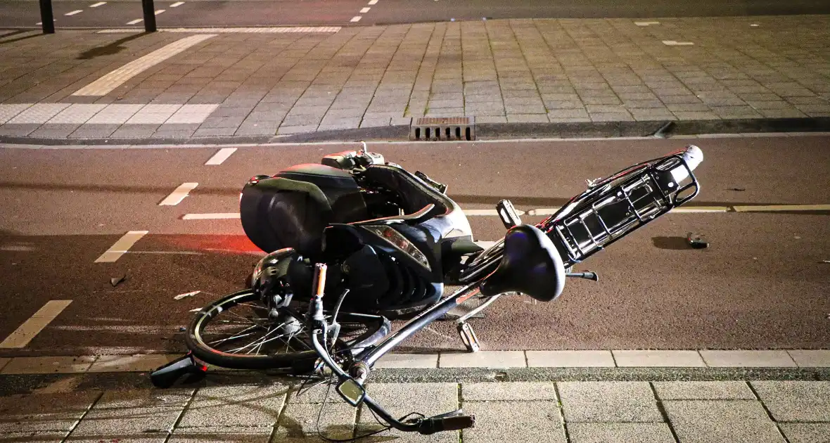 Fietser gewond bij ongeval met scooter - Foto 1