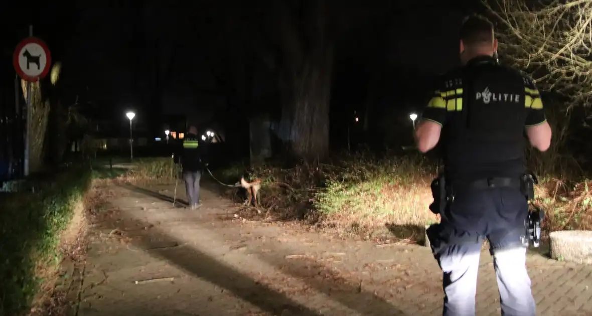 Speurhond zoekt naar vuurwapen na overval