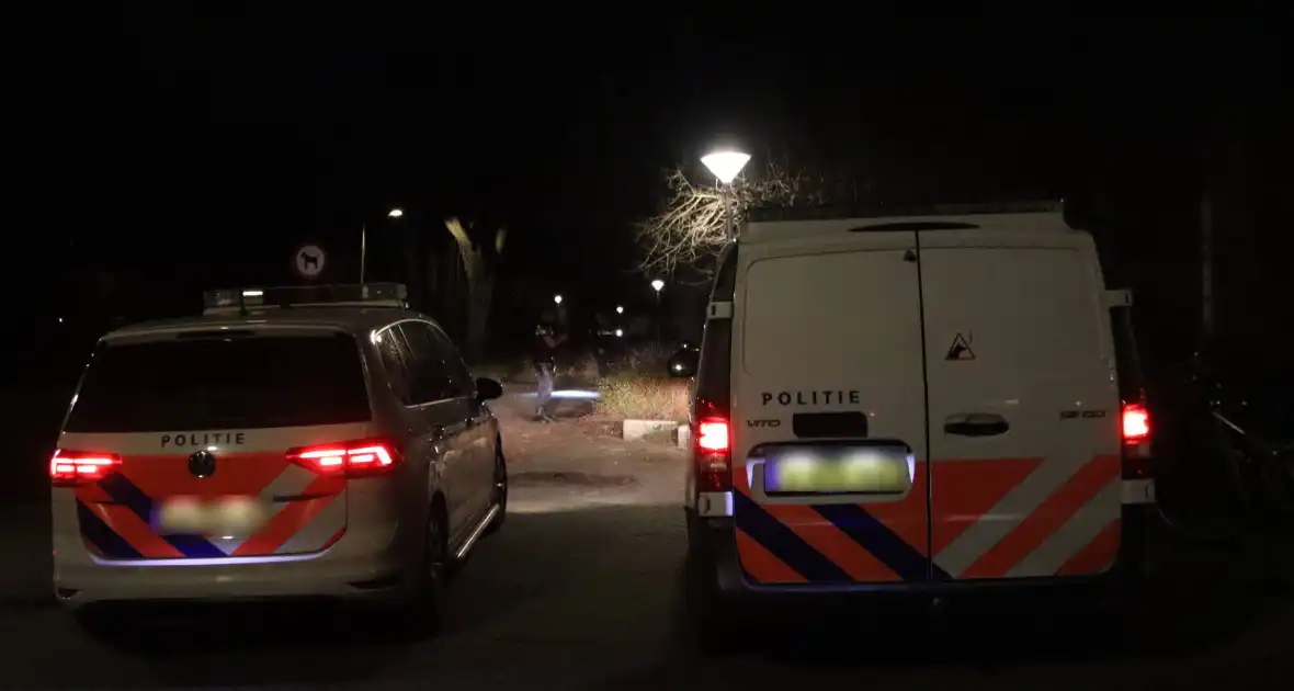 Speurhond zoekt naar vuurwapen na overval - Foto 1