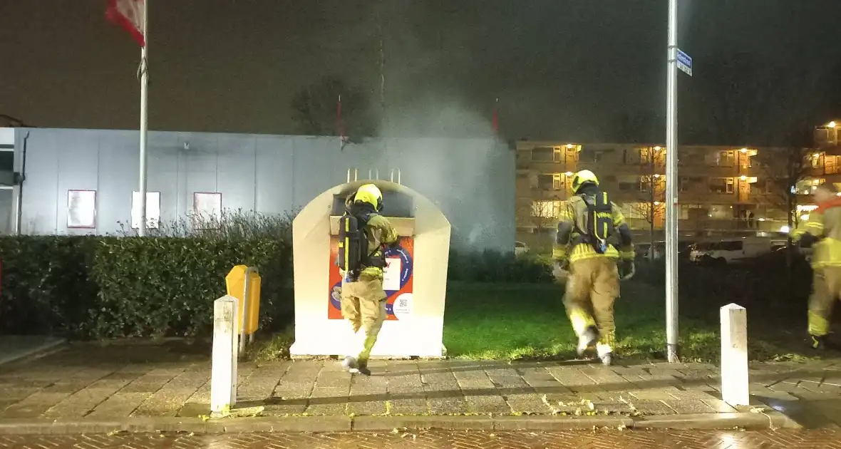 Kledingcontainer uitgebrand - Foto 4