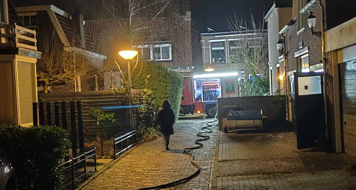 Auto uitgebrand op parkeerplaats - Foto 8