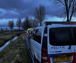 Auto te water inzittenden verlaten plaats ongeval