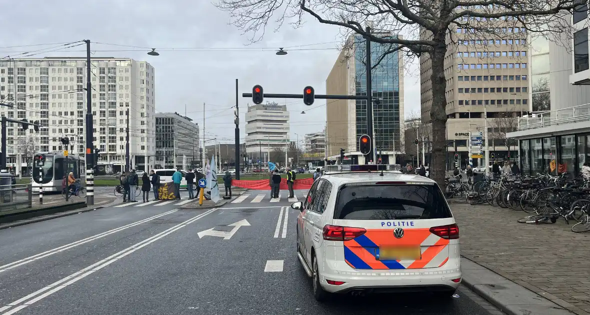 Demonstranten Extinction Rebellion blokkeren Coolsingel - Foto 3