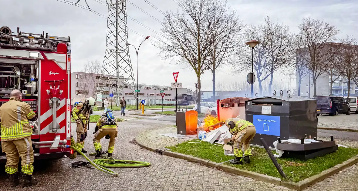 Opnieuw papiercontainer in brand - Foto 3