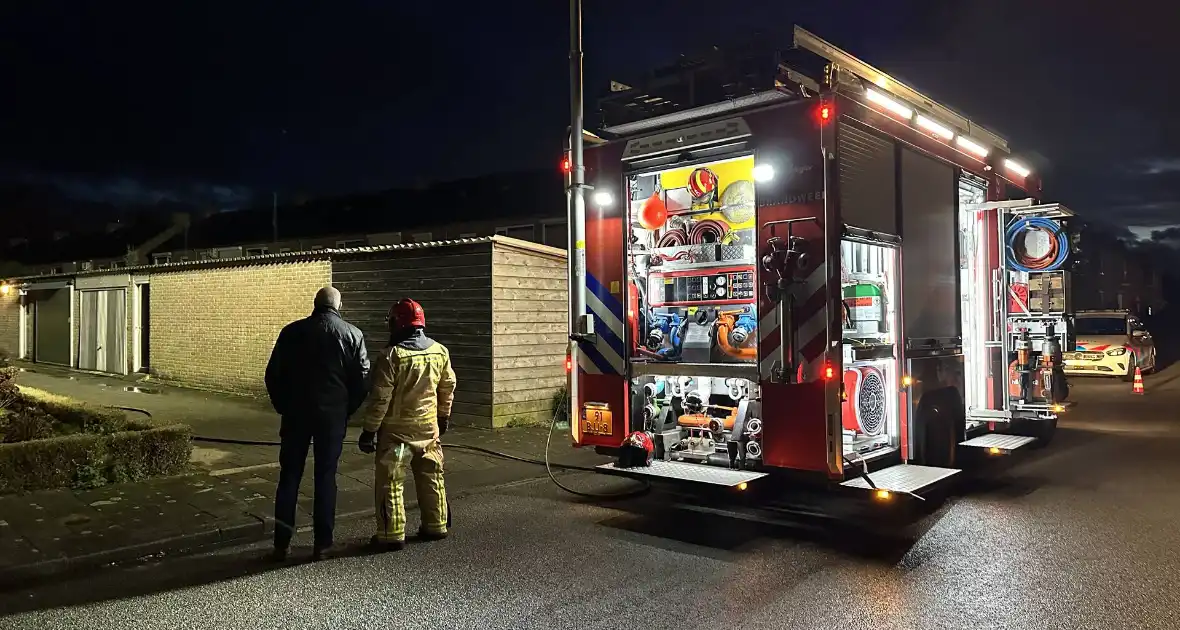 Felle brand in garage, vuurwerk mogelijk oorzaak van de brand - Foto 1