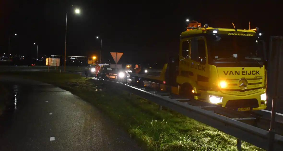 Automobilist belandt op vangrail van afrit - Foto 2