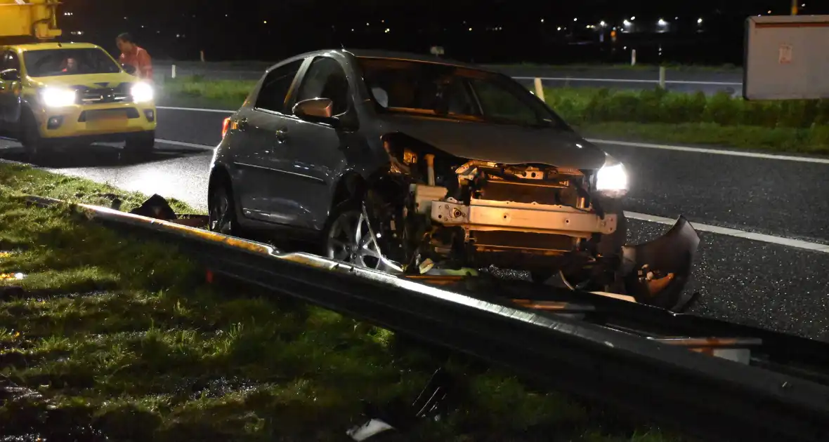 Automobilist belandt op vangrail van afrit - Foto 3