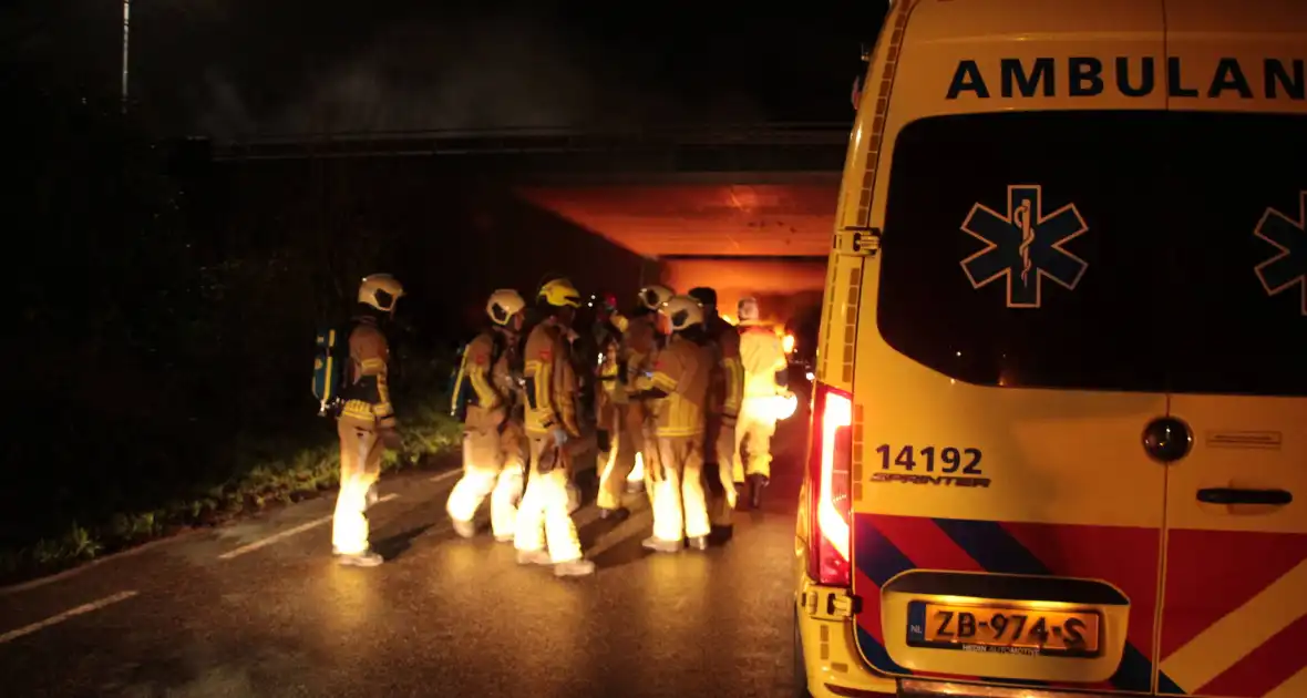 Bestelbus uitgebrand onder viaduct - Foto 7