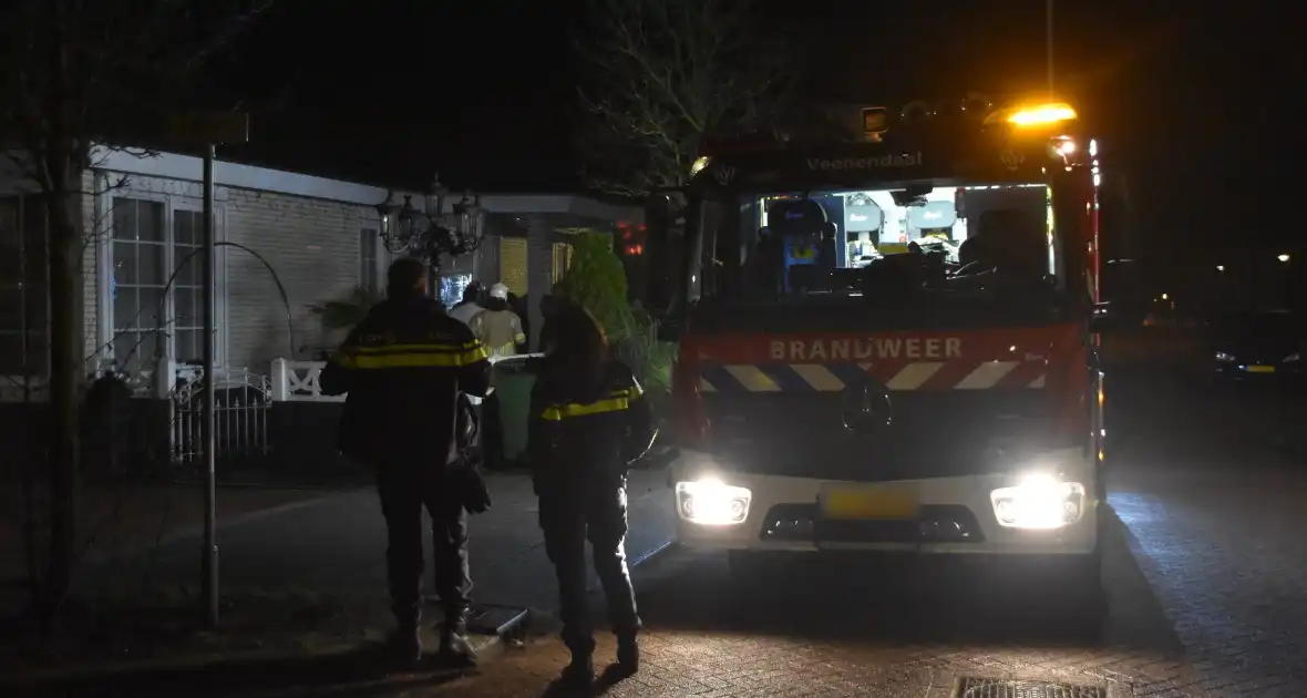 Brandweer onderzoekt rookontwikkeling in woonwagen