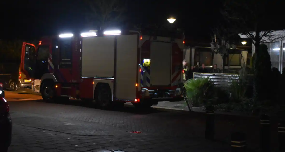 Brandweer onderzoekt rookontwikkeling in woonwagen - Foto 3