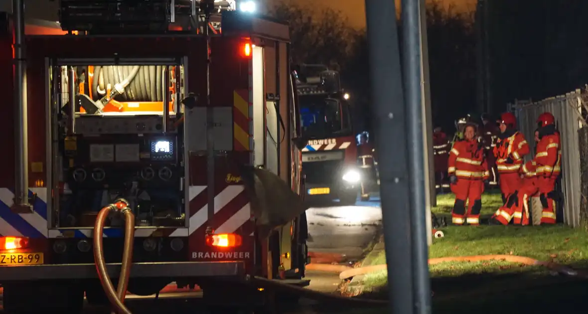 Autobrand slaat over naar bedrijfspand - Foto 6