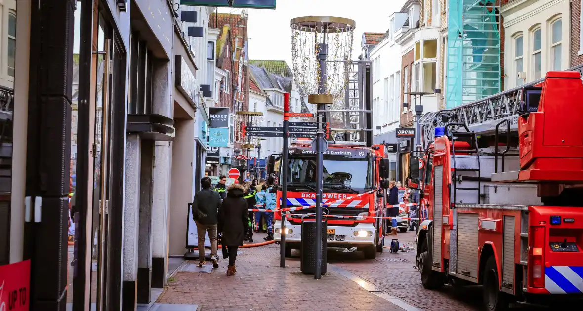 Veel schade bij woningbrand - Foto 1