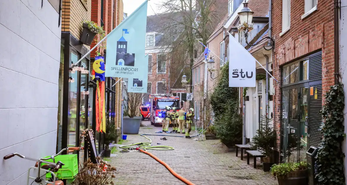 Veel schade bij woningbrand - Foto 2