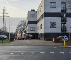 Brandweer onderzoekt hinderlijke lucht in gebouw