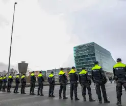 Snelweg urenlang geblokkeerd door demonstranten