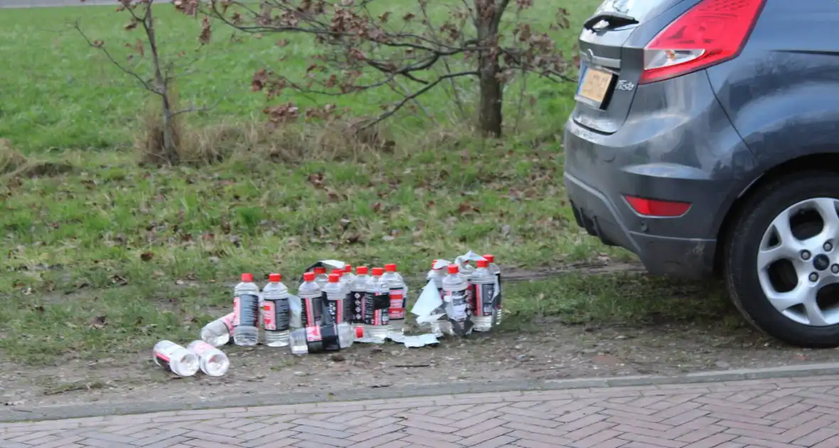 Straat afgezet na aantreffen vuurwerkbom - Foto 16