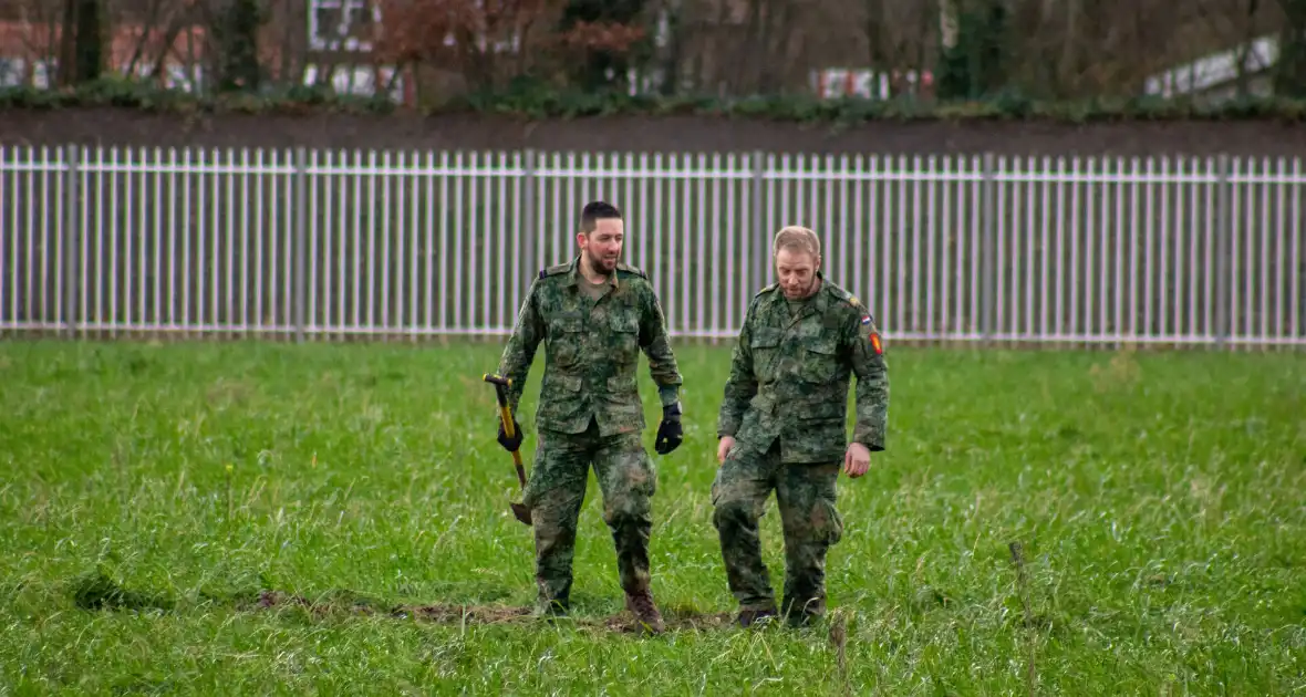 Straat afgezet na aantreffen vuurwerkbom - Foto 3