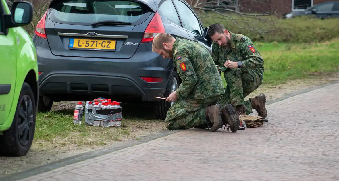 Straat afgezet na aantreffen vuurwerkbom - Foto 4