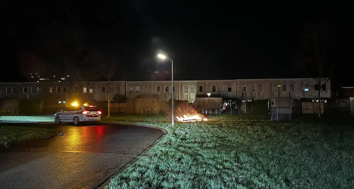 Brandweer blust vreugdevuur - Foto 1