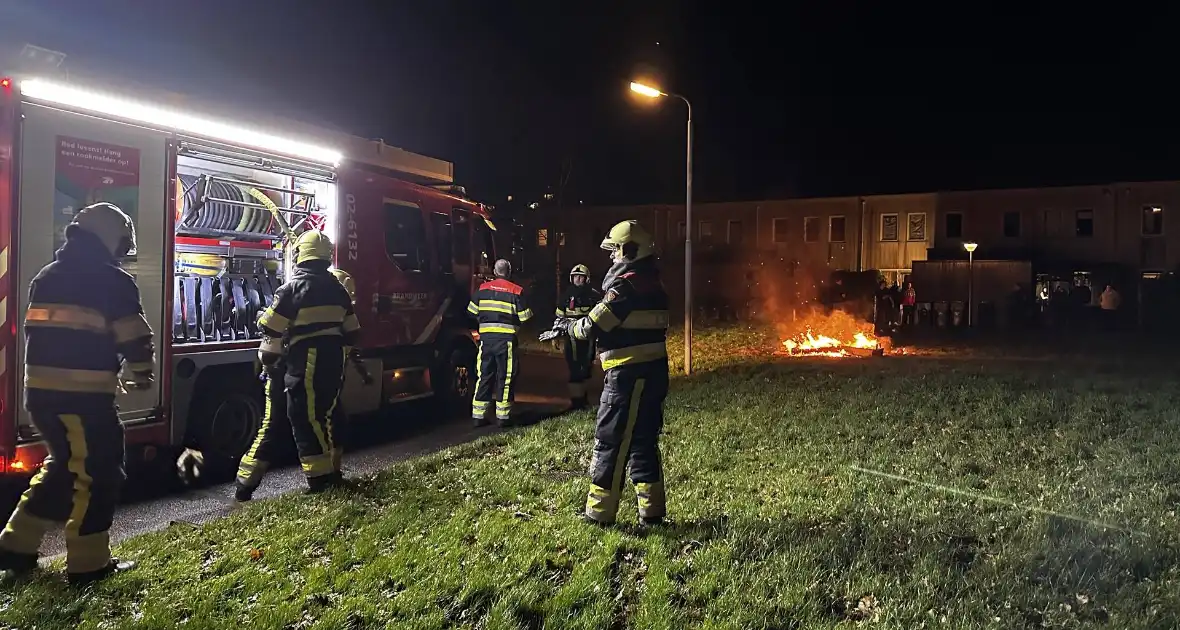 Brandweer blust vreugdevuur - Foto 2