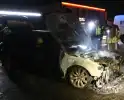 Voorzijde geparkeerde auto uitgebrand