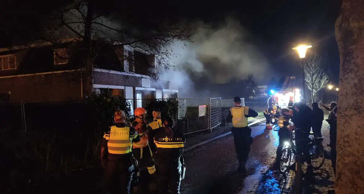 Sloopwoning volledig in brand - Foto 4