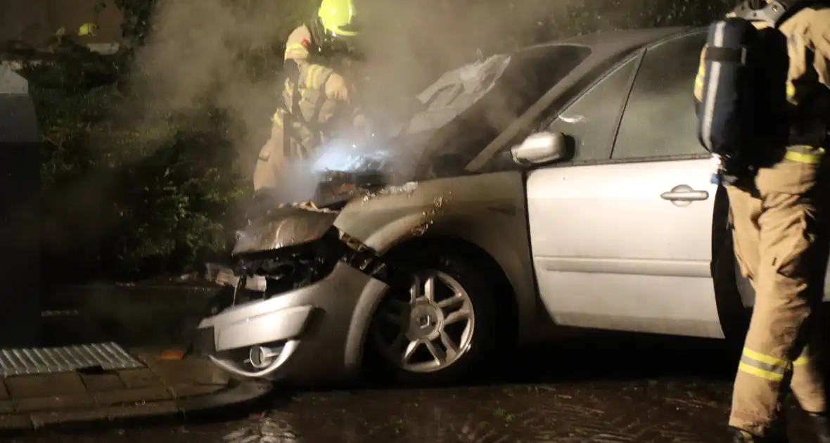 Voorzijde van auto uitgebrand - Foto 1