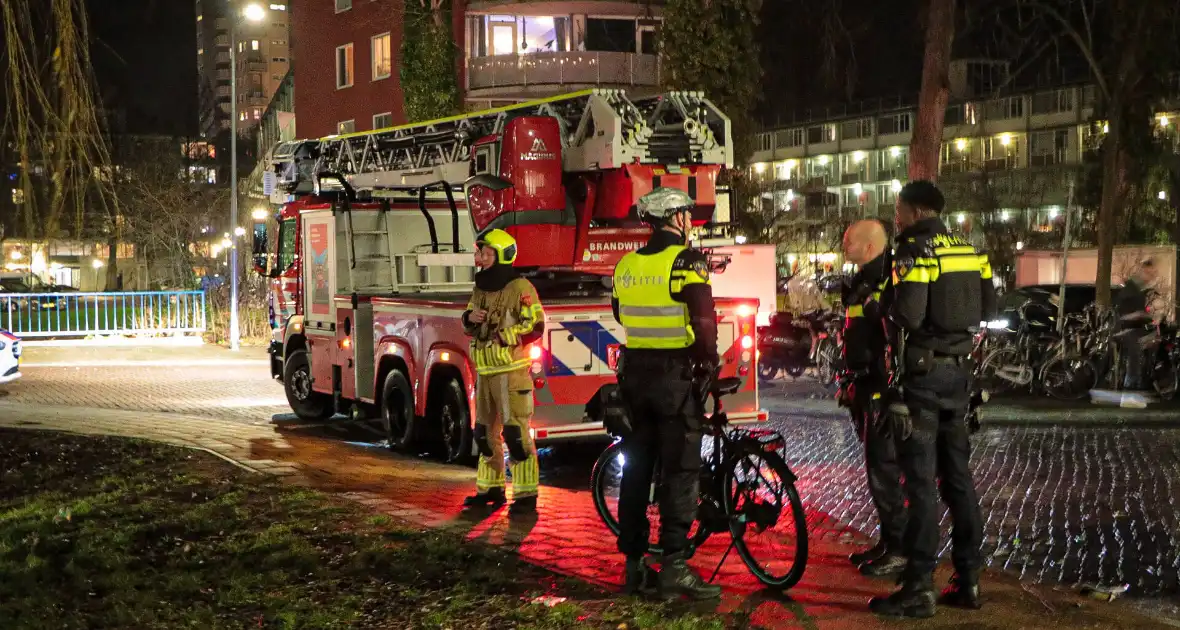 Brandweer ingezet voor vuurkorf op balkon - Foto 1