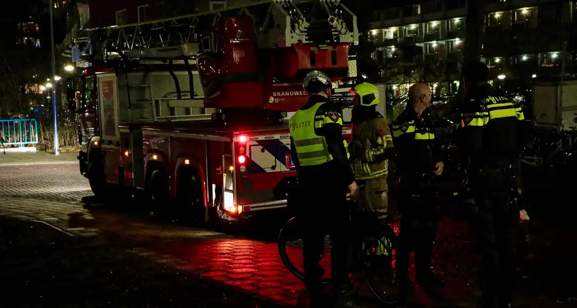 Brandweer ingezet voor vuurkorf op balkon - Foto 2