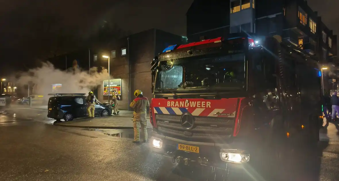 Geparkeerde bestelbus volledig uitgebrand - Foto 11