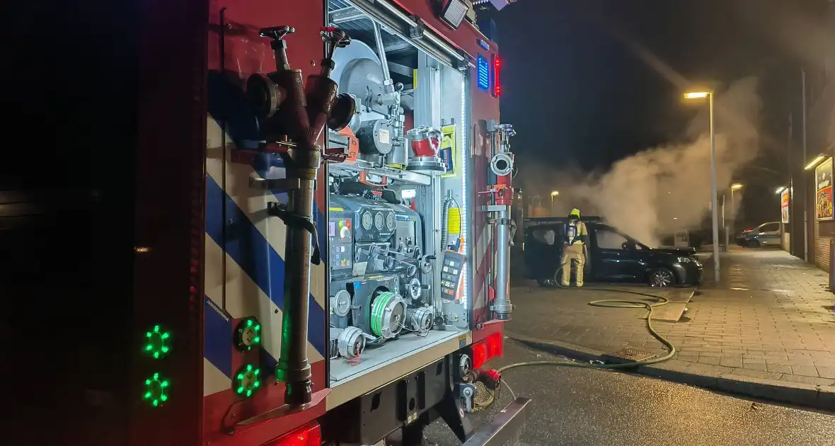 Geparkeerde bestelbus volledig uitgebrand - Foto 12