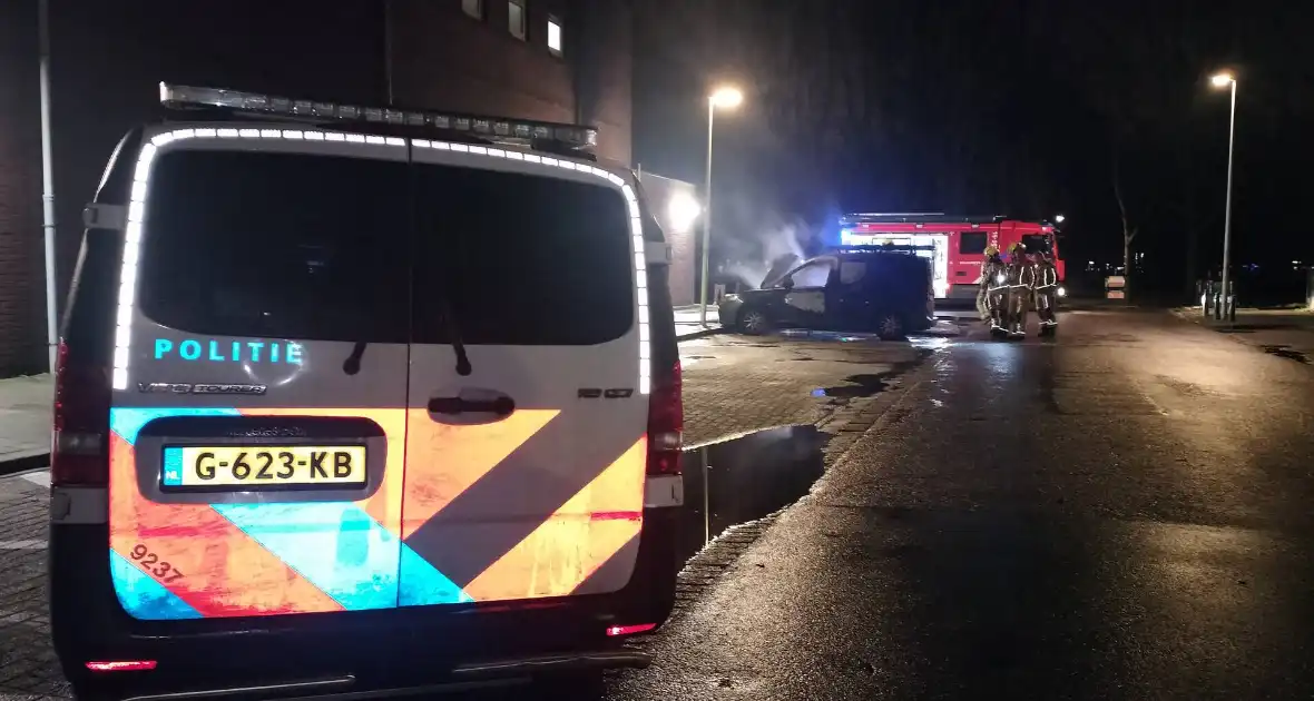 Geparkeerde bestelbus volledig uitgebrand - Foto 9