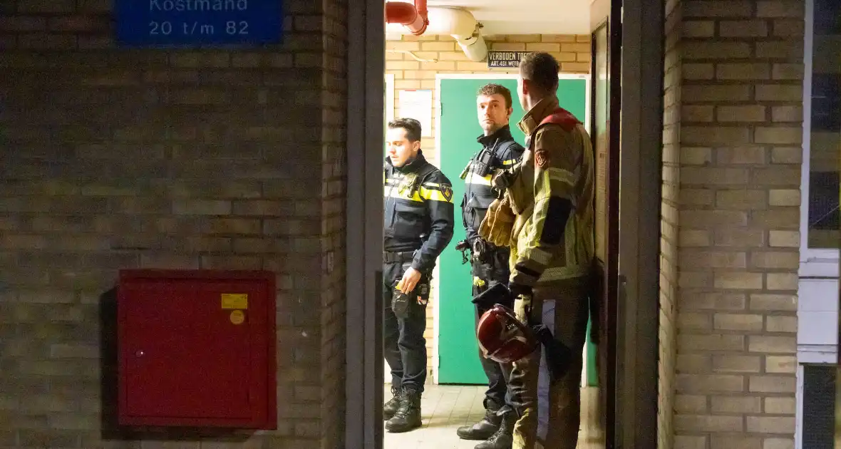 Portiek vernield door vuurwerk - Foto 7