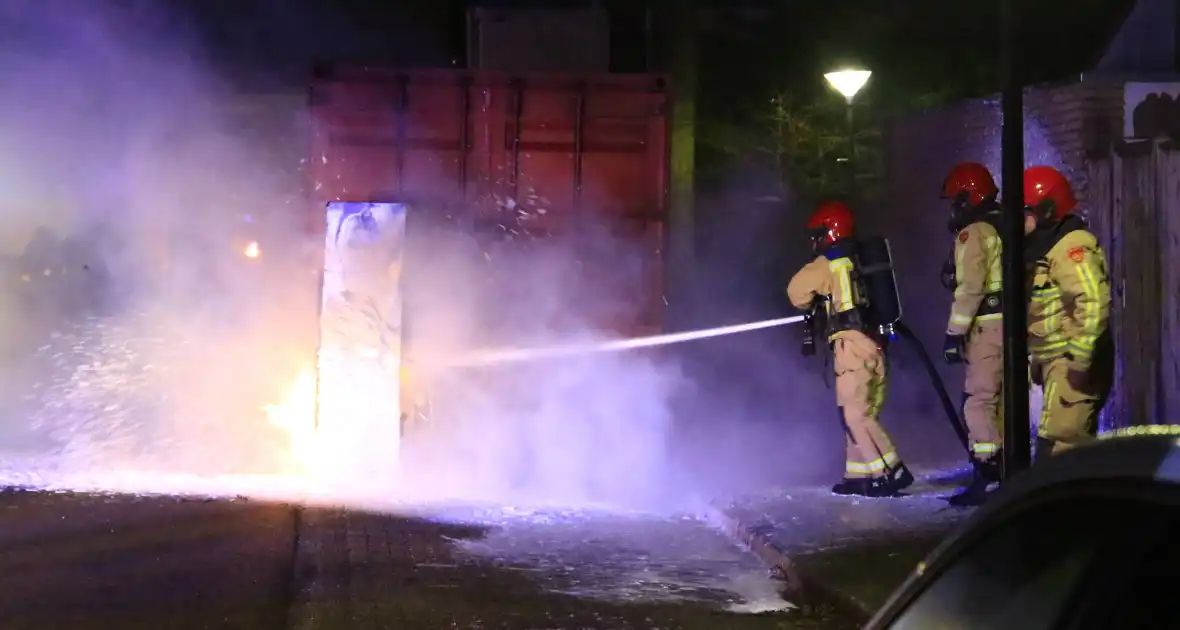 Koelkast in brand gestoken tegen zeecontainer aan - Foto 6