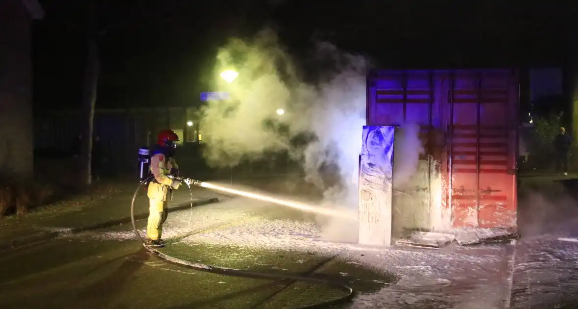 Koelkast in brand gestoken tegen zeecontainer aan - Foto 8