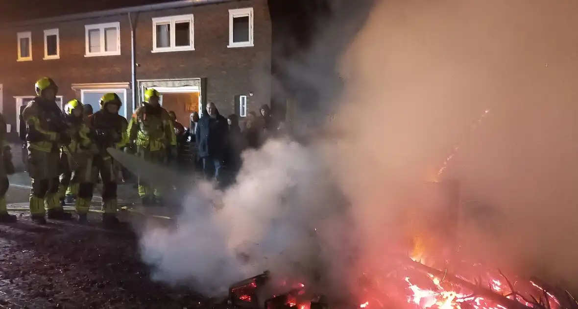 Brandweer blust flink vreugde vuur - Foto 8