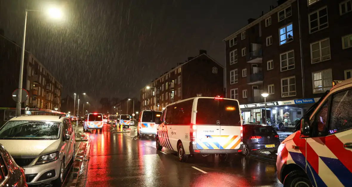 Vuurwerk naar mobiele eenheid gegooid - Foto 1