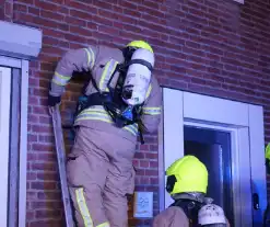 Brandweer controleert woning op brand