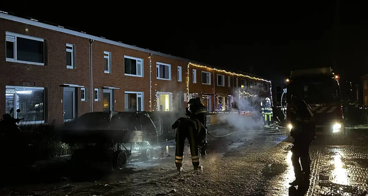 Geparkeerde voertuig volledig uitgebrand - Foto 2