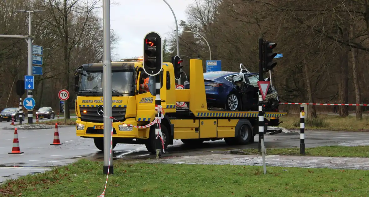 Weg afgesloten na ernstige aanrijding vanwege onderzoek - Foto 1