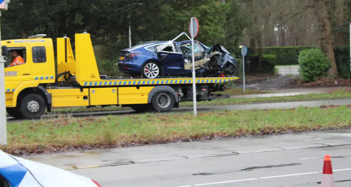 Weg afgesloten na ernstige aanrijding vanwege onderzoek - Foto 10