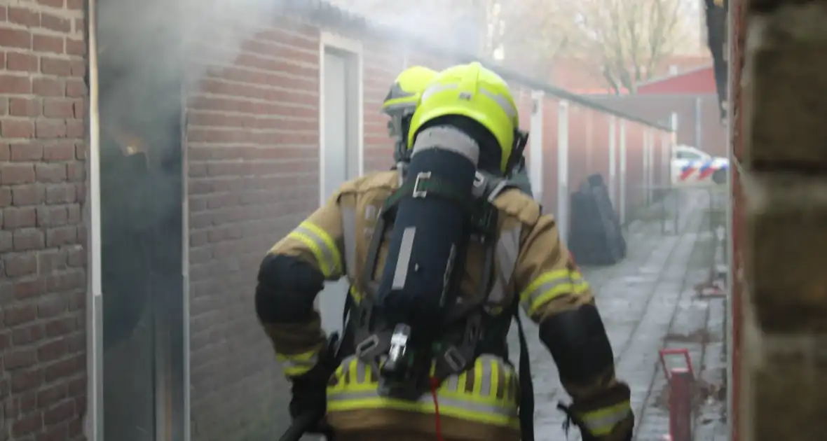 Uitslaande brand in schuur snel geblust - Foto 11