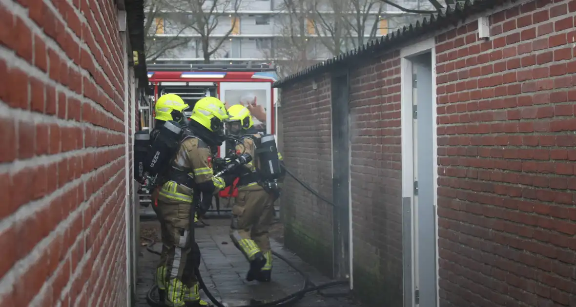 Uitslaande brand in schuur snel geblust - Foto 14